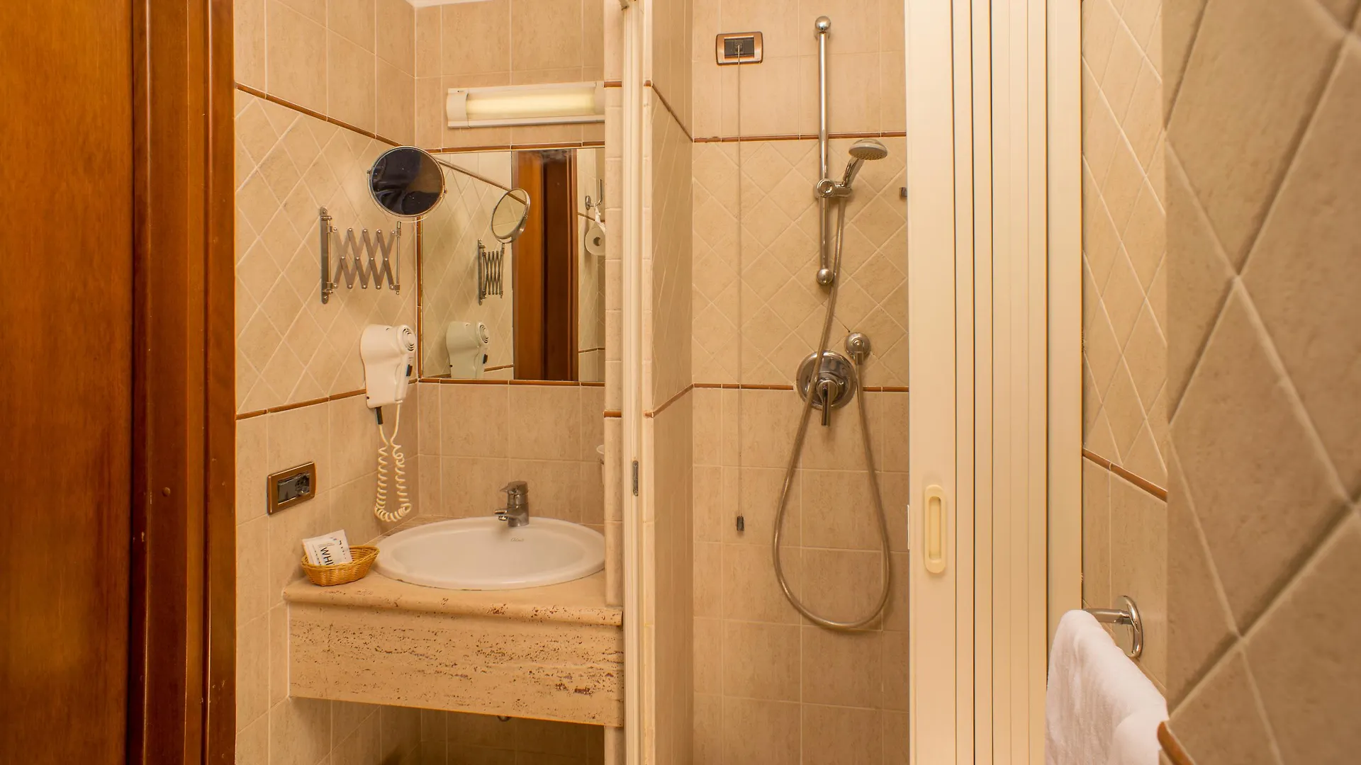 ***  רומא Hotel Assisi איטליה