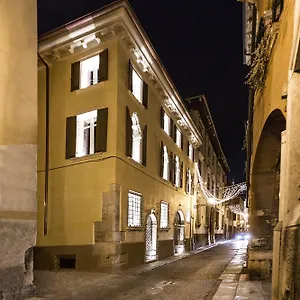 https://residenza-palazzo-brenzoni.hotelinveneto.com