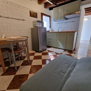 https://veneziacentopercento-rooms-and-apartments.hotelinveneto.com